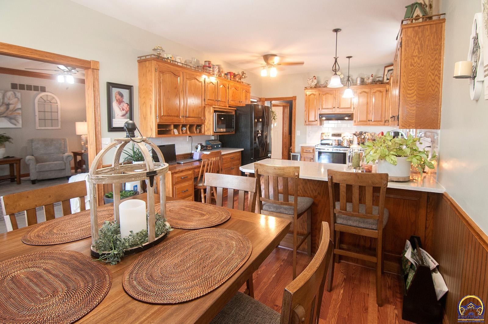 Topeka, Kansas 66614, United States, 4 Bedrooms Bedrooms, ,3 BathroomsBathrooms,Residential,Pending,16918