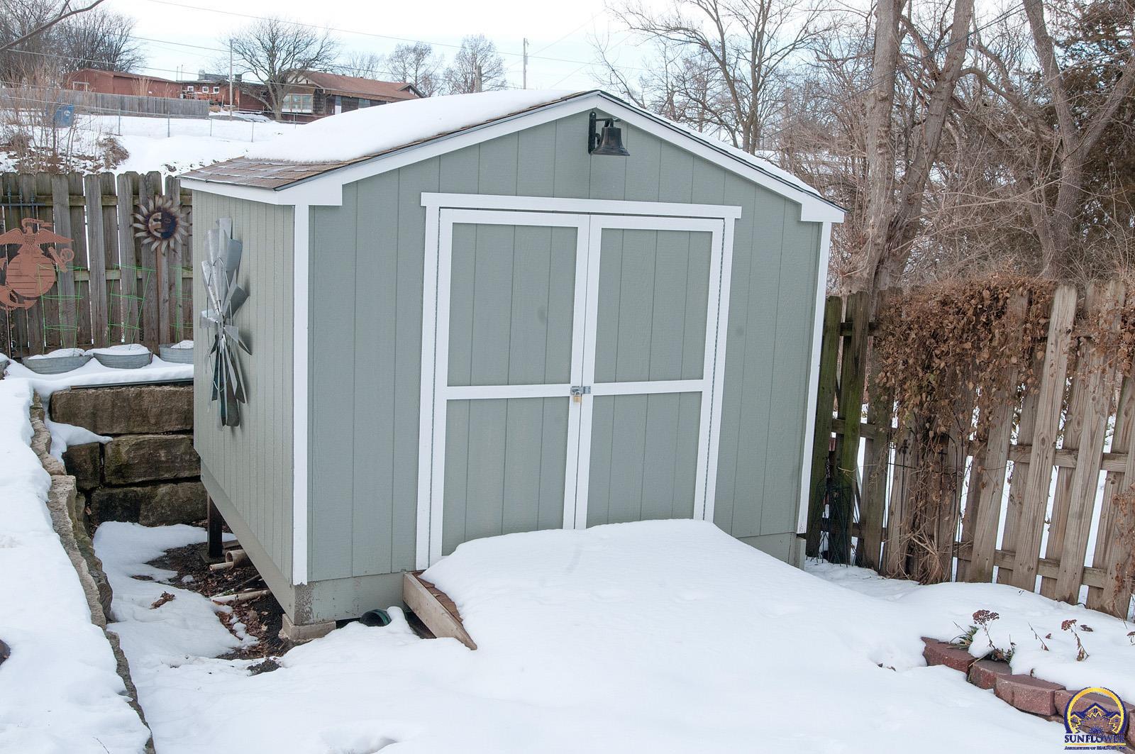 Topeka, Kansas 66614, United States, 4 Bedrooms Bedrooms, ,3 BathroomsBathrooms,Residential,Pending,16918