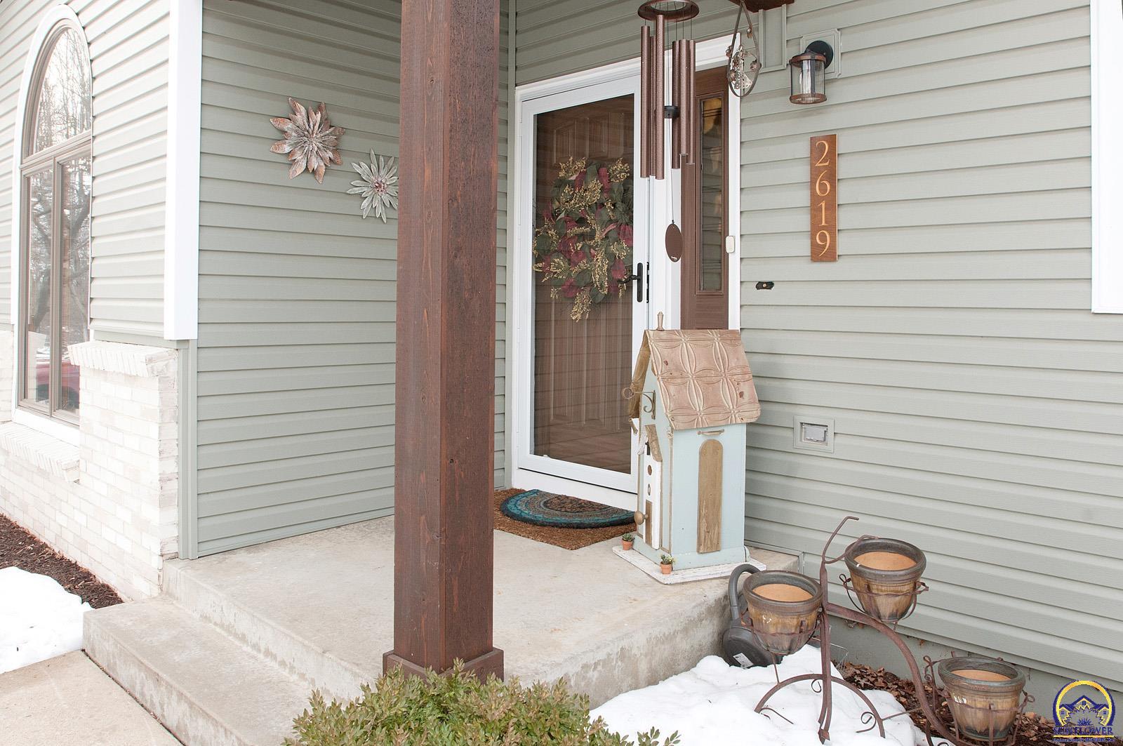 Topeka, Kansas 66614, United States, 4 Bedrooms Bedrooms, ,3 BathroomsBathrooms,Residential,Pending,16918