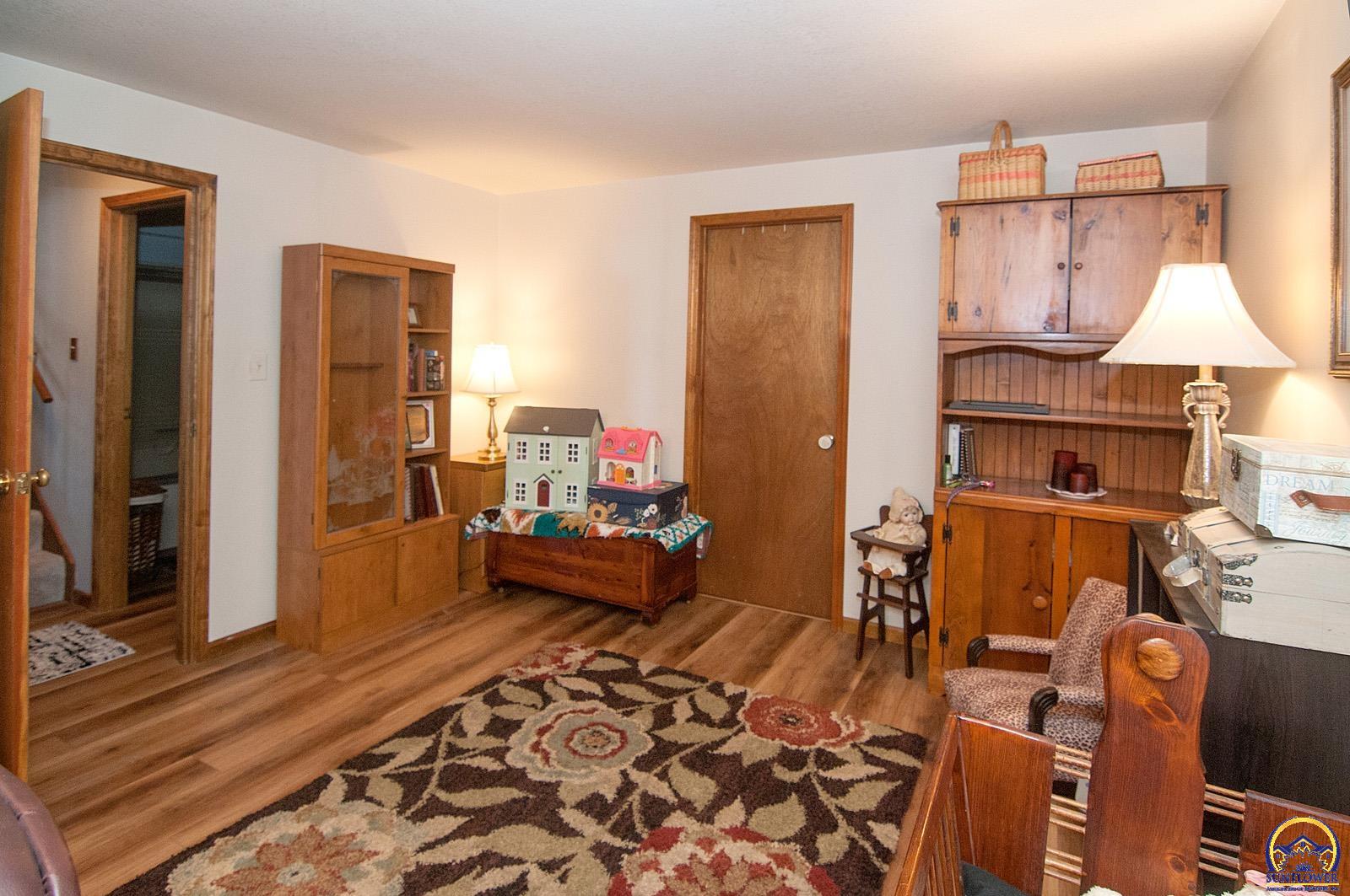 Topeka, Kansas 66614, United States, 4 Bedrooms Bedrooms, ,3 BathroomsBathrooms,Residential,Pending,16918