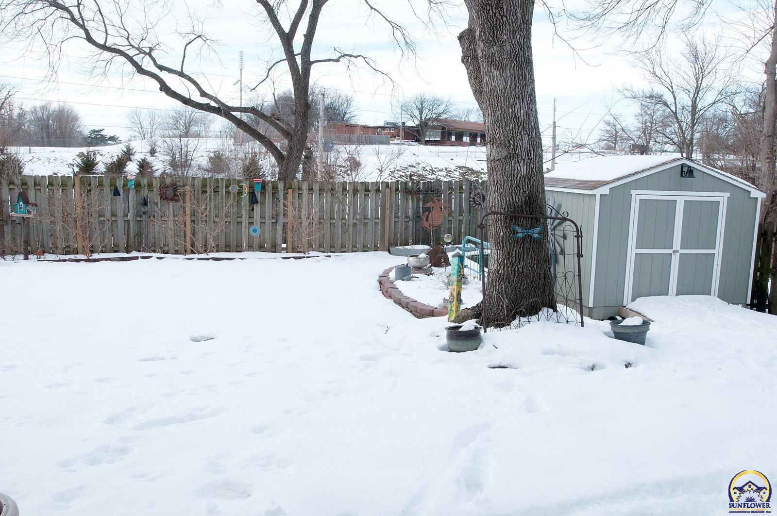 Topeka, Kansas 66614, United States, 4 Bedrooms Bedrooms, ,3 BathroomsBathrooms,Residential,Pending,16918