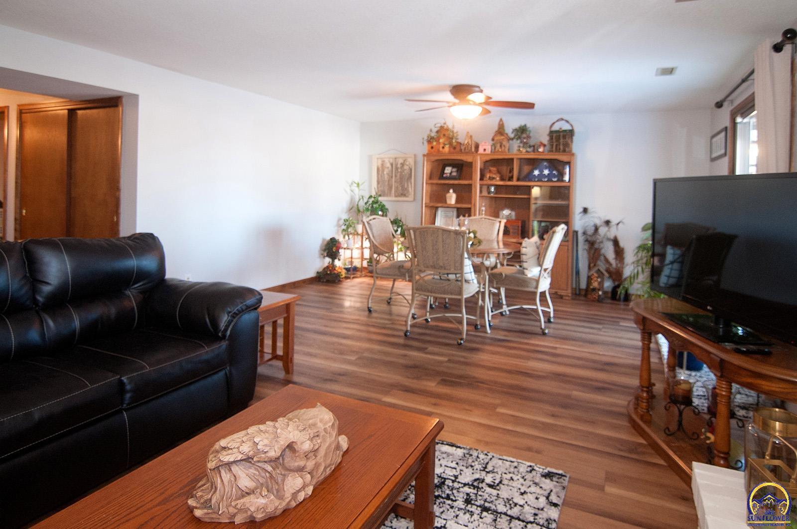 Topeka, Kansas 66614, United States, 4 Bedrooms Bedrooms, ,3 BathroomsBathrooms,Residential,Pending,16918