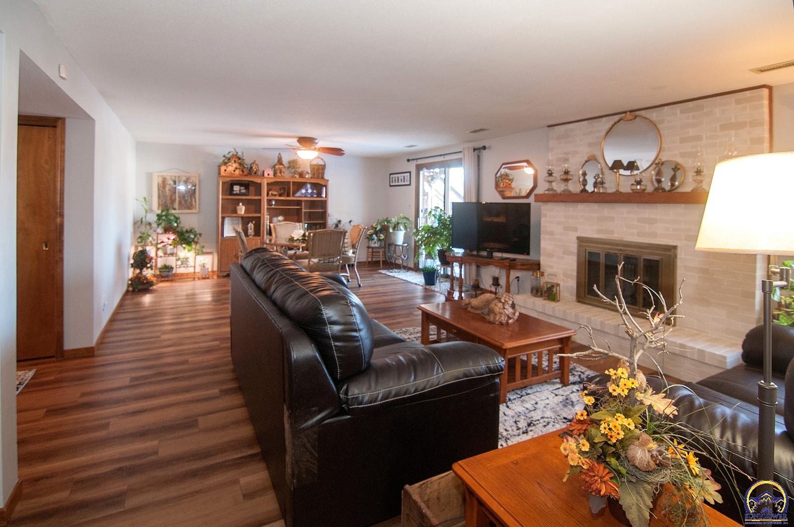 Topeka, Kansas 66614, United States, 4 Bedrooms Bedrooms, ,3 BathroomsBathrooms,Residential,Pending,16918