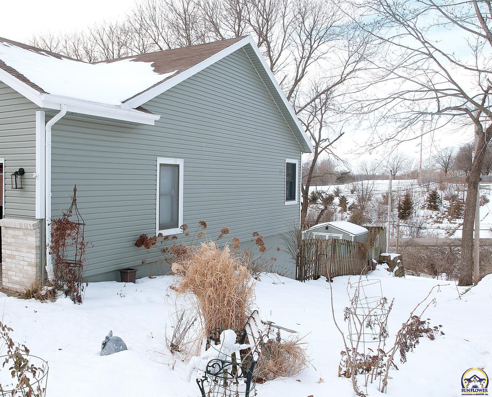 Topeka, Kansas 66614, United States, 4 Bedrooms Bedrooms, ,3 BathroomsBathrooms,Residential,Pending,16918