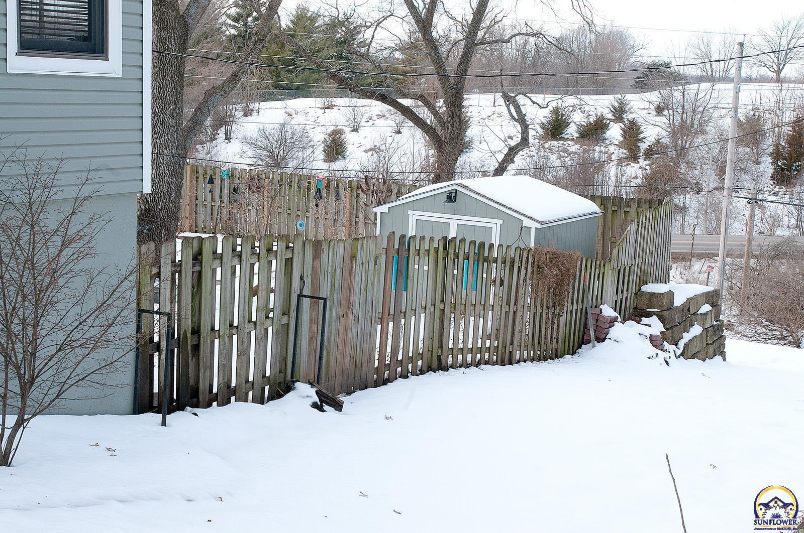 Topeka, Kansas 66614, United States, 4 Bedrooms Bedrooms, ,3 BathroomsBathrooms,Residential,Pending,16918