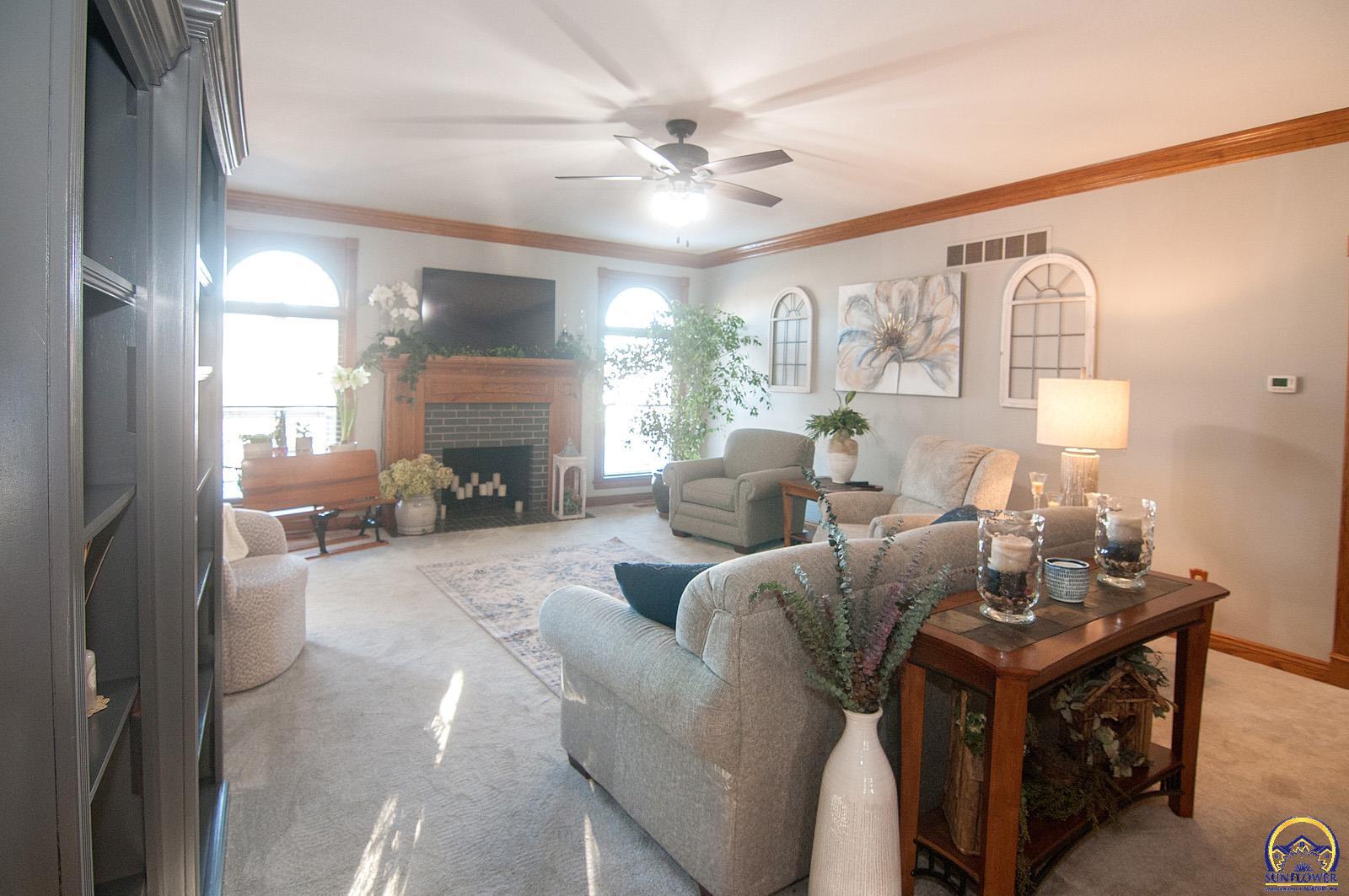 Topeka, Kansas 66614, United States, 4 Bedrooms Bedrooms, ,3 BathroomsBathrooms,Residential,Pending,16918