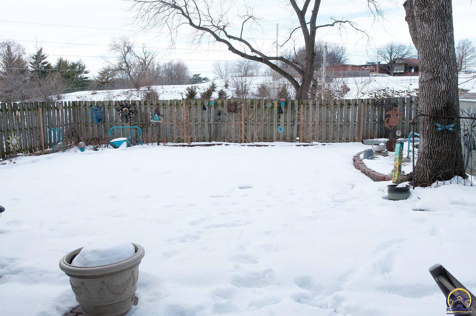 Topeka, Kansas 66614, United States, 4 Bedrooms Bedrooms, ,3 BathroomsBathrooms,Residential,Pending,16918