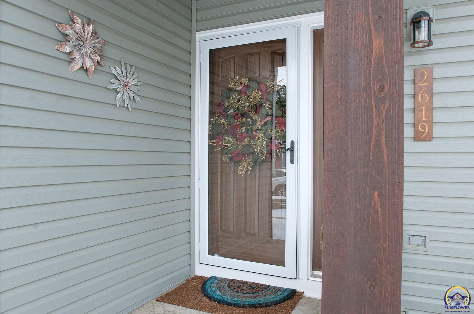 Topeka, Kansas 66614, United States, 4 Bedrooms Bedrooms, ,3 BathroomsBathrooms,Residential,Pending,16918