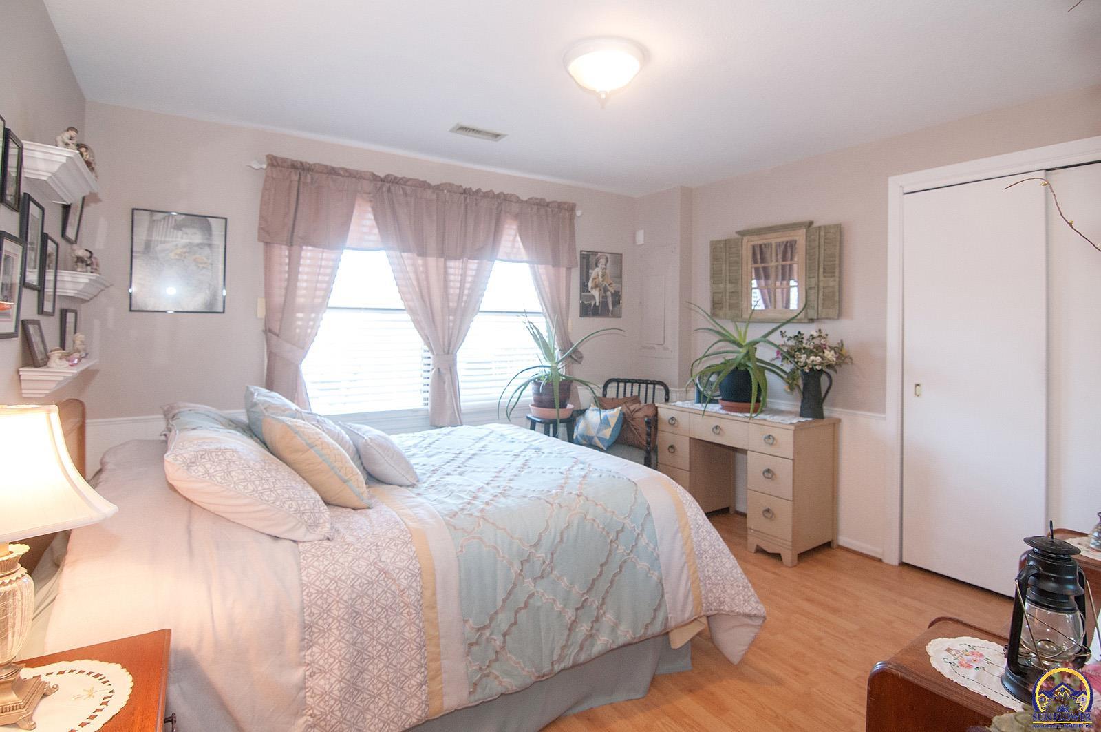 Topeka, Kansas 66614, United States, 4 Bedrooms Bedrooms, ,3 BathroomsBathrooms,Residential,Pending,16918