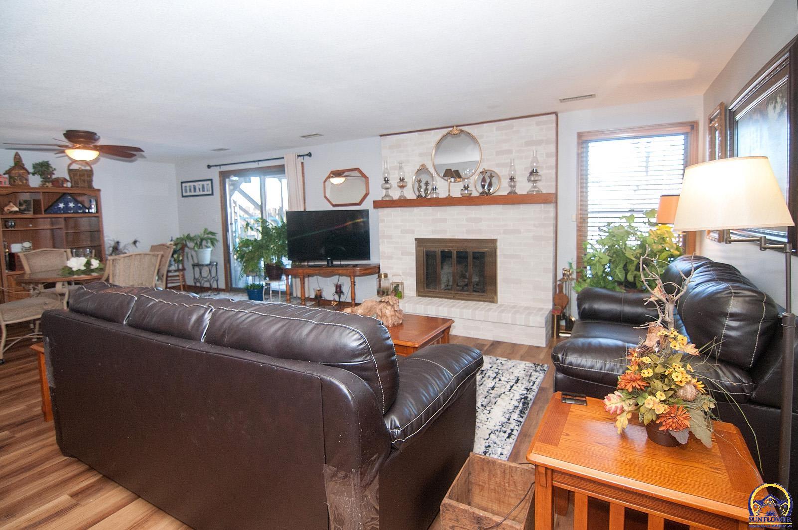 Topeka, Kansas 66614, United States, 4 Bedrooms Bedrooms, ,3 BathroomsBathrooms,Residential,Pending,16918