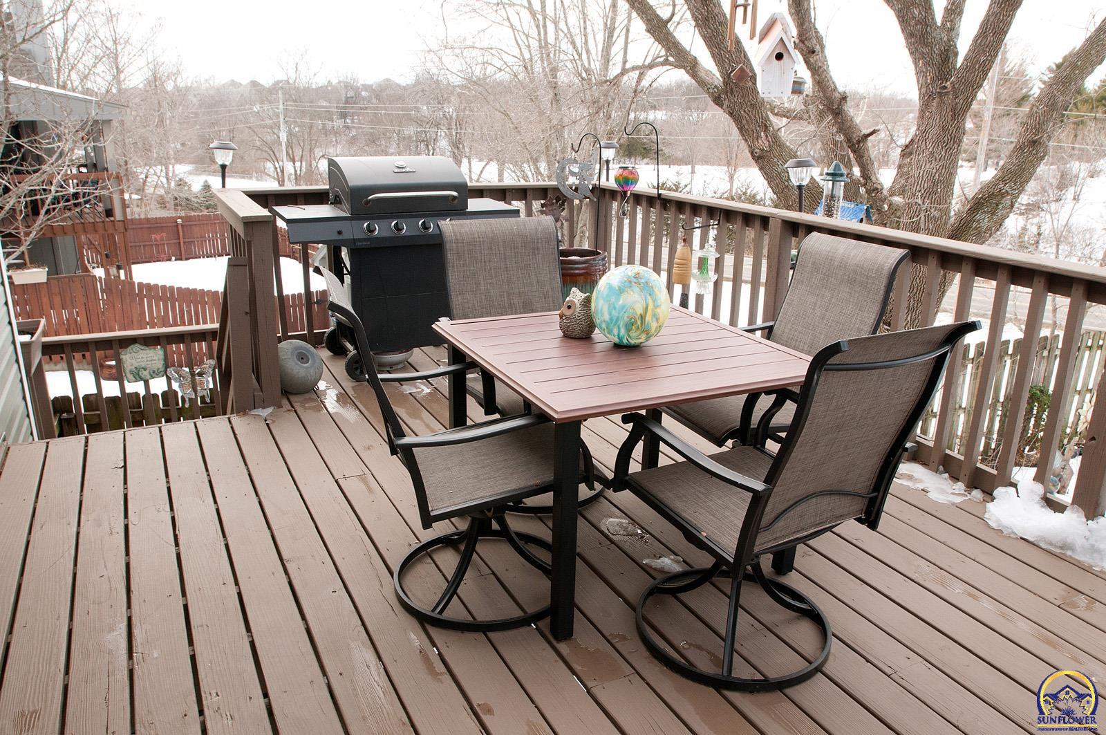 Topeka, Kansas 66614, United States, 4 Bedrooms Bedrooms, ,3 BathroomsBathrooms,Residential,Pending,16918