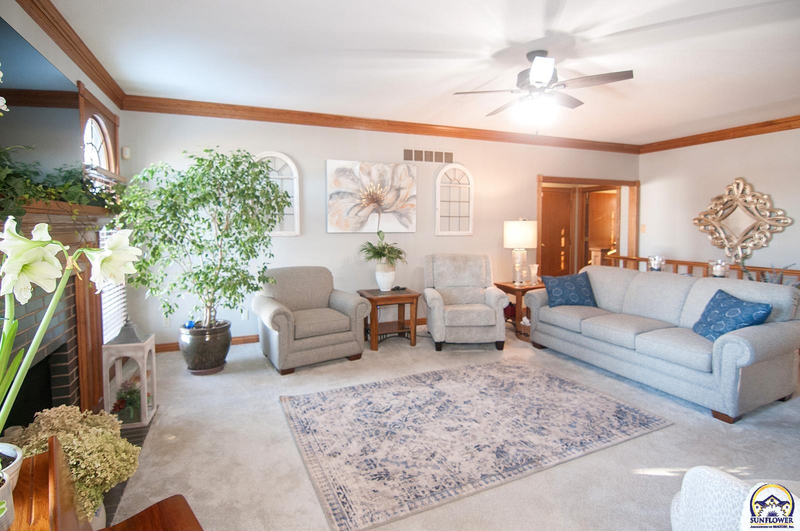 Topeka, Kansas 66614, United States, 4 Bedrooms Bedrooms, ,3 BathroomsBathrooms,Residential,Pending,16918