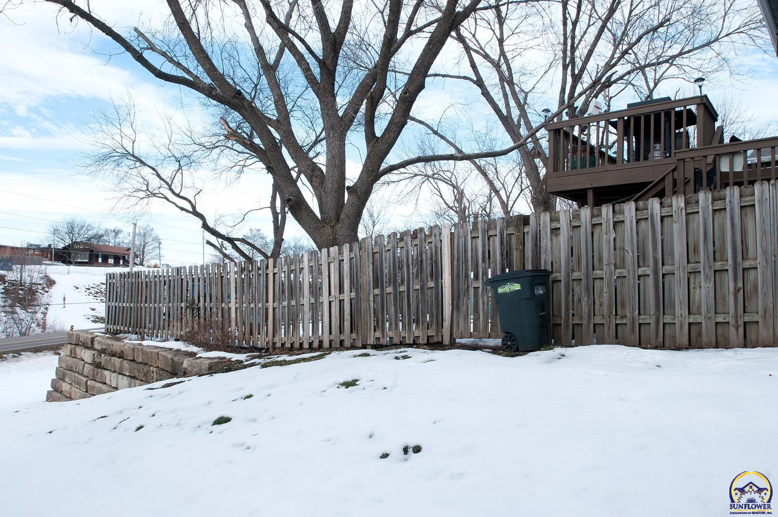 Topeka, Kansas 66614, United States, 4 Bedrooms Bedrooms, ,3 BathroomsBathrooms,Residential,Pending,16918