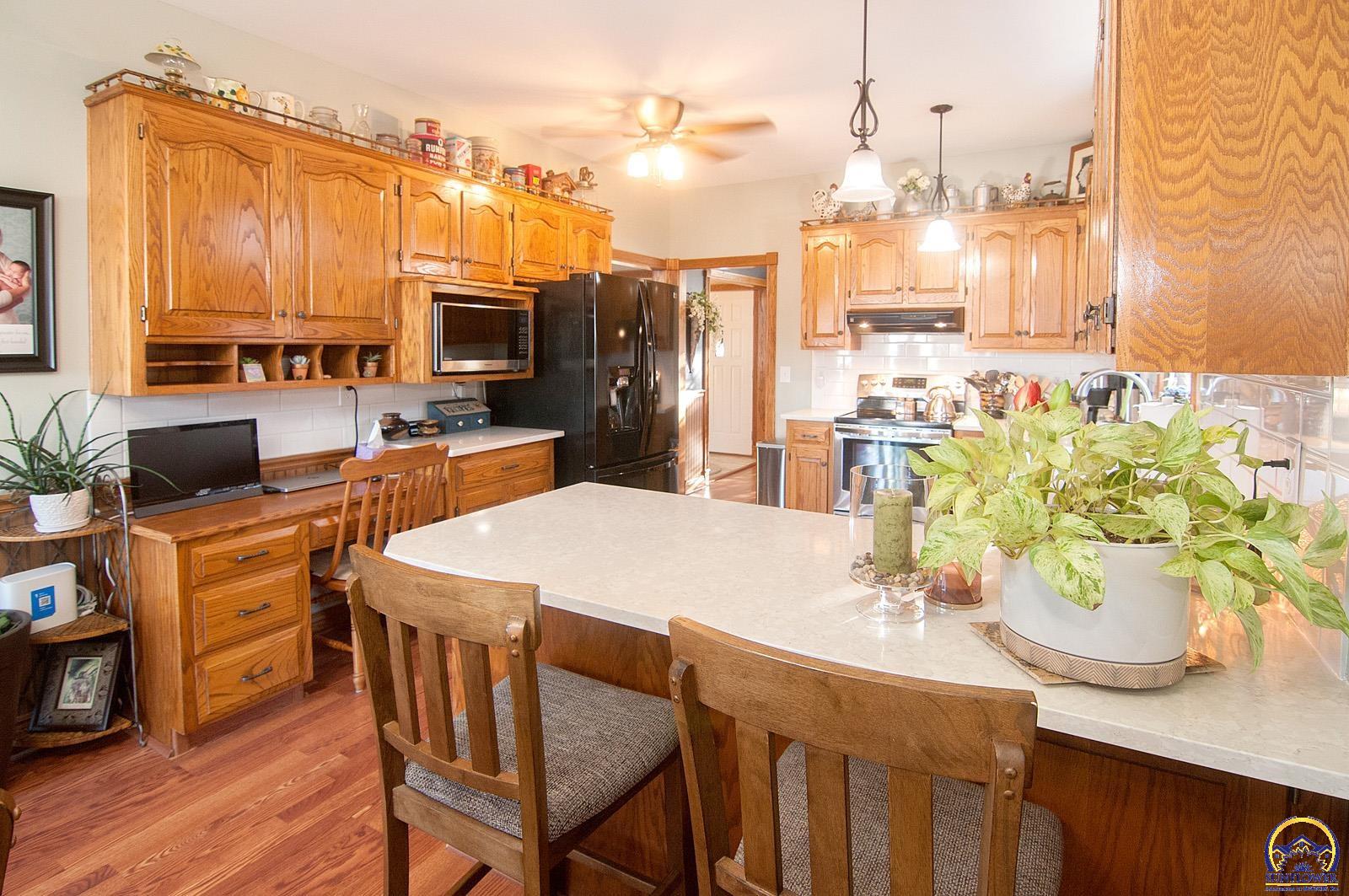 Topeka, Kansas 66614, United States, 4 Bedrooms Bedrooms, ,3 BathroomsBathrooms,Residential,Pending,16918