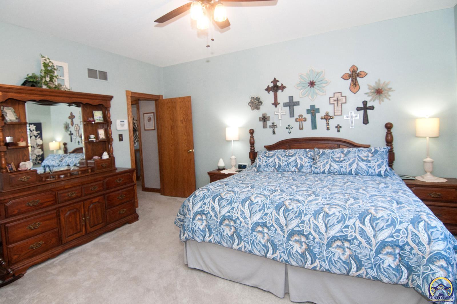 Topeka, Kansas 66614, United States, 4 Bedrooms Bedrooms, ,3 BathroomsBathrooms,Residential,Pending,16918