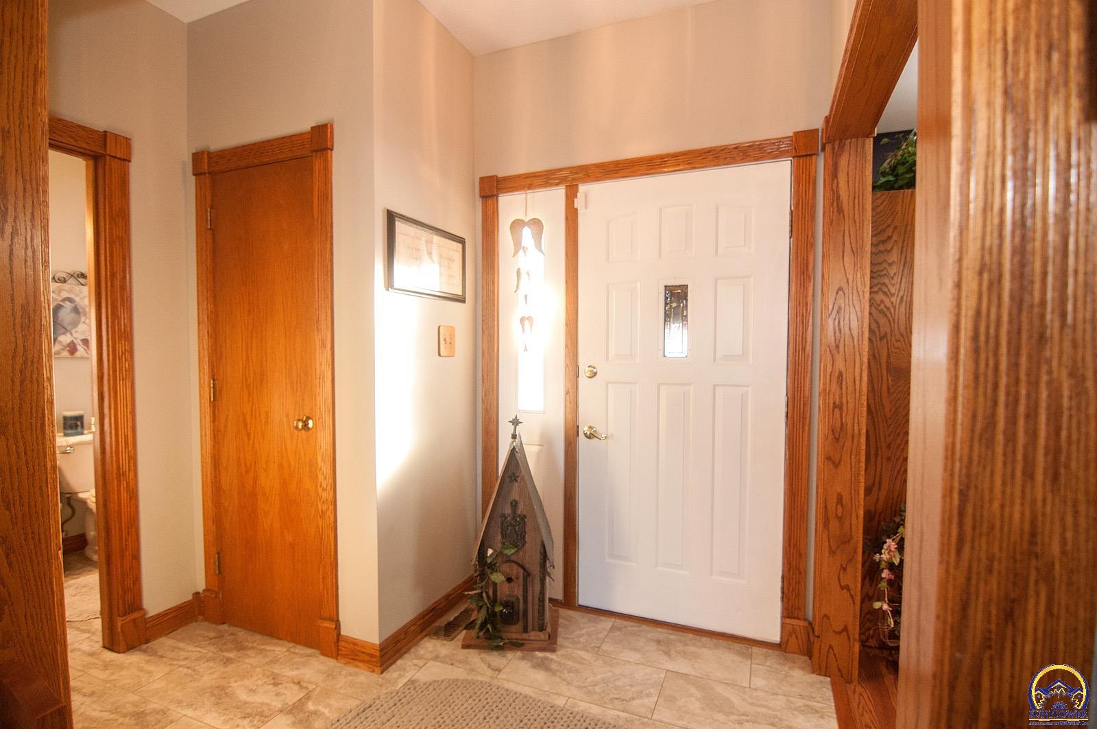 Topeka, Kansas 66614, United States, 4 Bedrooms Bedrooms, ,3 BathroomsBathrooms,Residential,Pending,16918