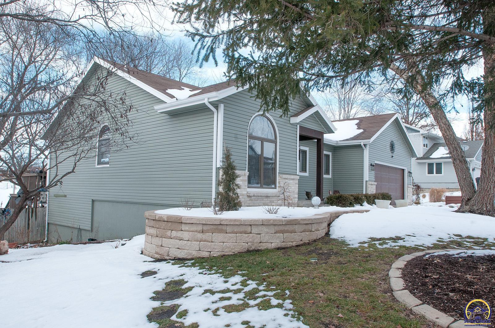 Topeka, Kansas 66614, United States, 4 Bedrooms Bedrooms, ,3 BathroomsBathrooms,Residential,Pending,16918