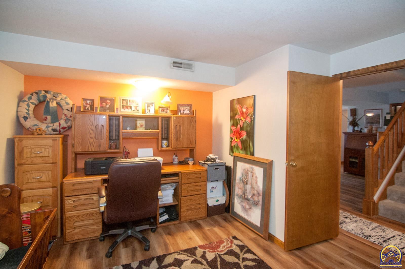 Topeka, Kansas 66614, United States, 4 Bedrooms Bedrooms, ,3 BathroomsBathrooms,Residential,Pending,16918