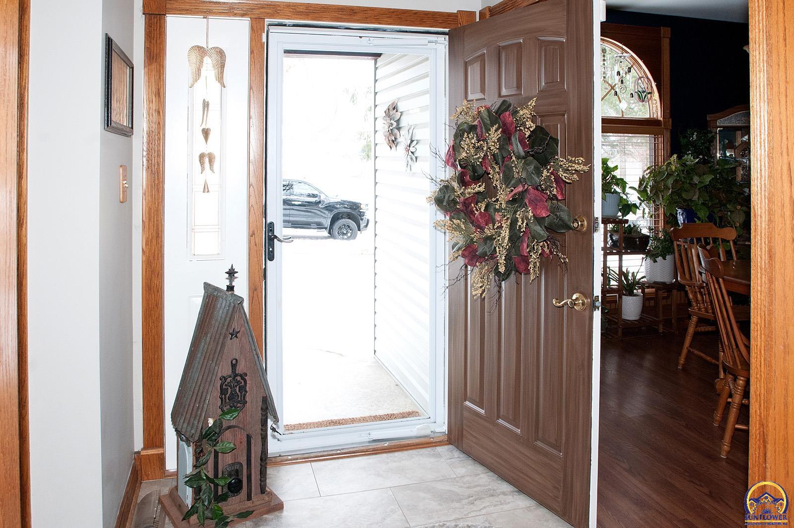 Topeka, Kansas 66614, United States, 4 Bedrooms Bedrooms, ,3 BathroomsBathrooms,Residential,Pending,16918