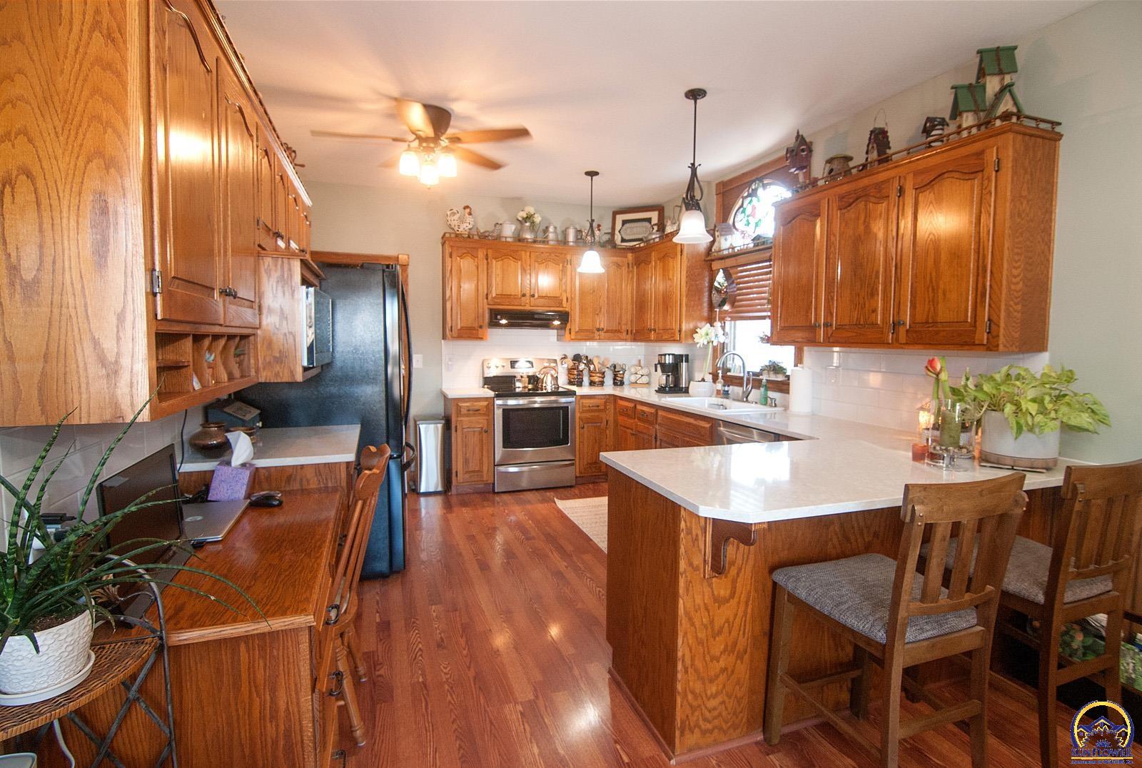 Topeka, Kansas 66614, United States, 4 Bedrooms Bedrooms, ,3 BathroomsBathrooms,Residential,Pending,16918