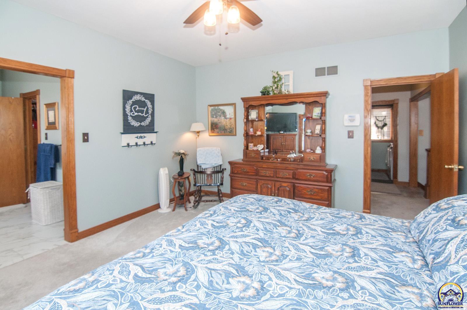 Topeka, Kansas 66614, United States, 4 Bedrooms Bedrooms, ,3 BathroomsBathrooms,Residential,Pending,16918