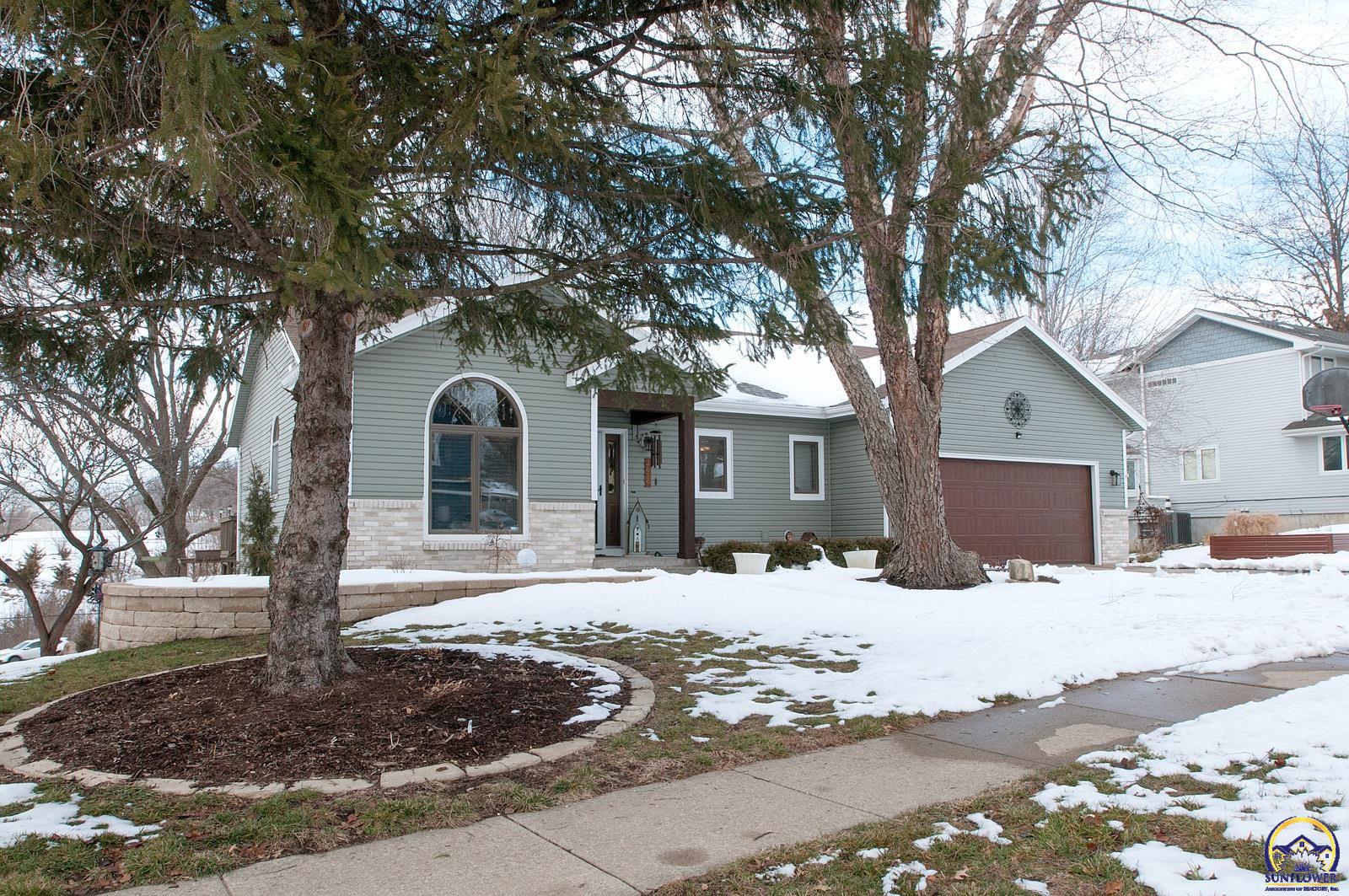 Topeka, Kansas 66614, United States, 4 Bedrooms Bedrooms, ,3 BathroomsBathrooms,Residential,Pending,16918