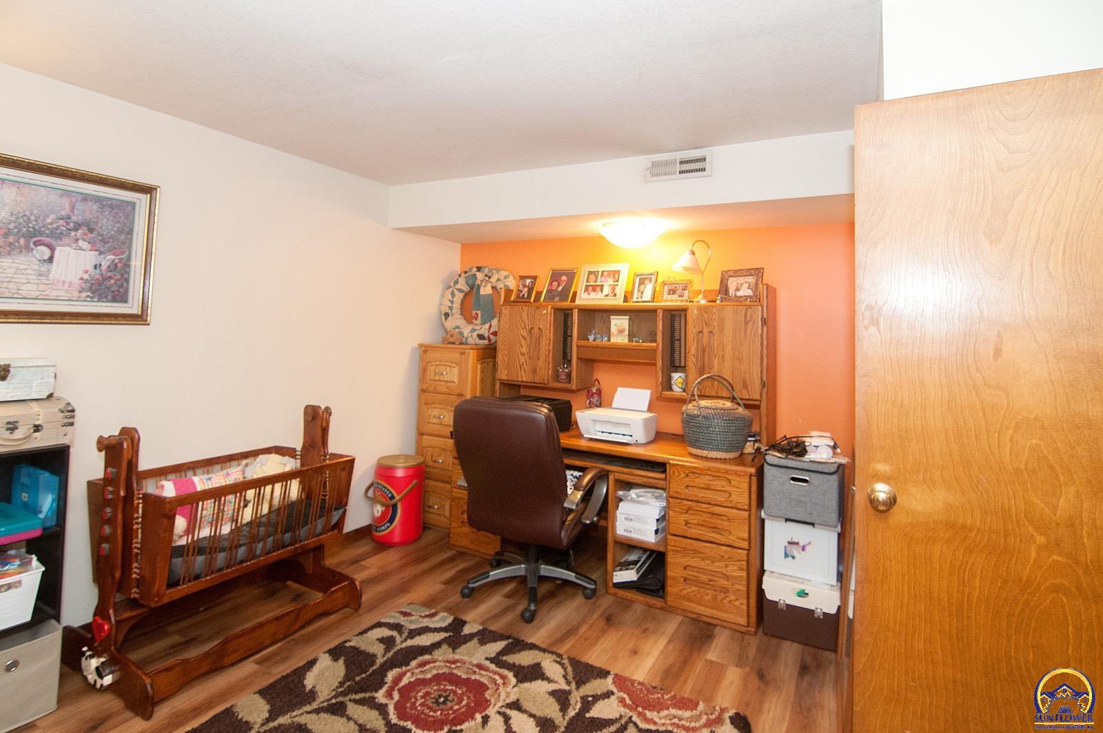 Topeka, Kansas 66614, United States, 4 Bedrooms Bedrooms, ,3 BathroomsBathrooms,Residential,Pending,16918