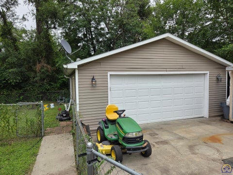 Tiny photo for 3110 SE Indiana Ave, Topeka, KS 66605 (MLS # 245197)