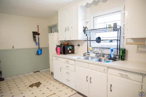 Tiny photo for 517 E 2nd Ave, Eskridge, KS 66423 (MLS # 246043)