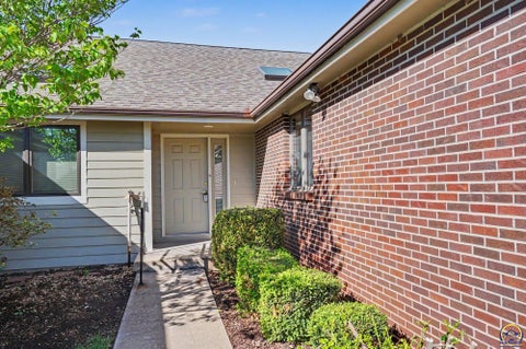 Tiny photo for 4723 Balmoral Dr, Lawrence, KS 66047 (MLS # 244252)