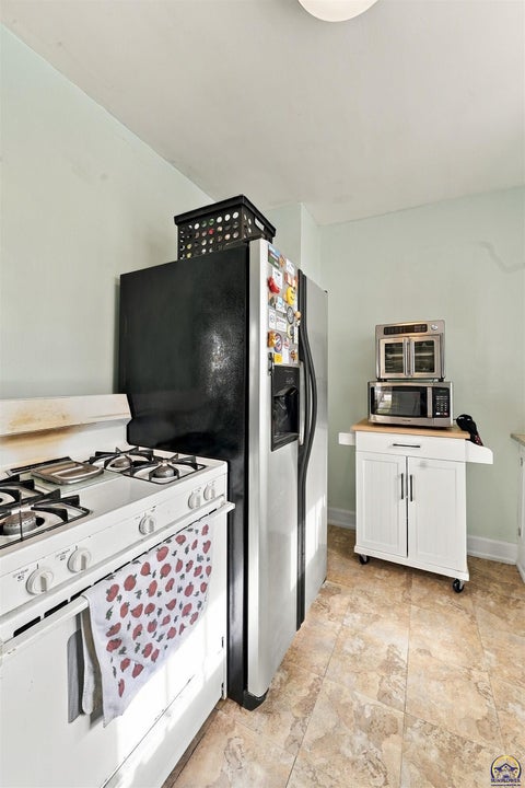 Tiny photo for 1511 SW Collins Ave, Topeka, KS 66604 (MLS # 247124)