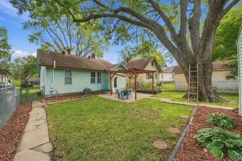 Tiny photo for 1511 SW Collins Ave, Topeka, KS 66604 (MLS # 247124)
