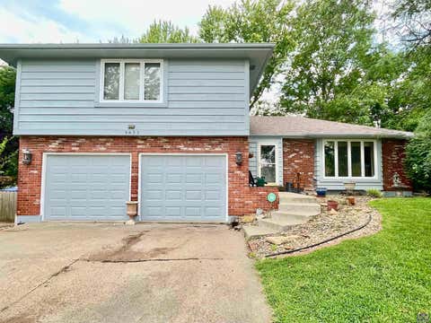 Photo of 3833 SW Canterbury Town Rd, Topeka, KS 66610 (MLS # 245926)