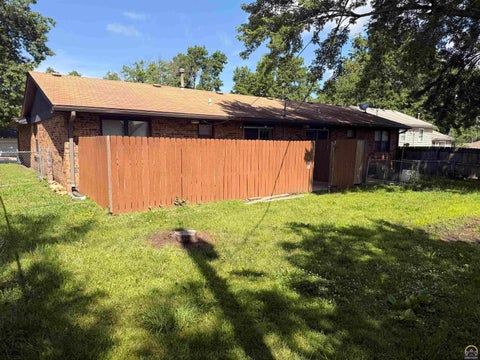 Tiny photo for 930932 SW Kent Pl, Topeka, KS 66606 (MLS # 244792)