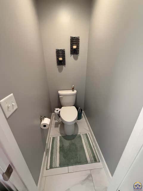 Tiny photo for 2615 Twin Lakes Dr, Emporia, KS 66801 (MLS # 246146)