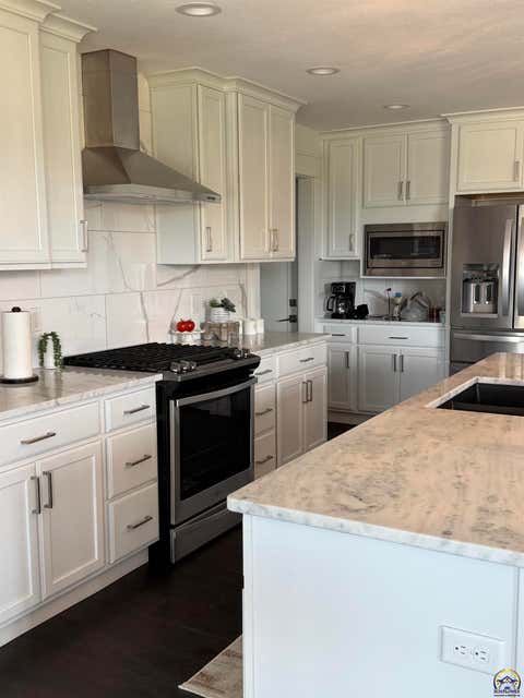 Tiny photo for 2615 Twin Lakes Dr, Emporia, KS 66801 (MLS # 246146)