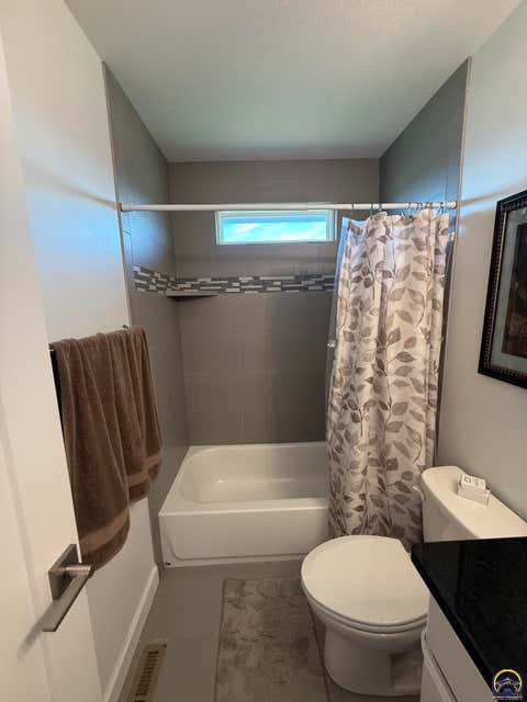 Tiny photo for 2615 Twin Lakes Dr, Emporia, KS 66801 (MLS # 246146)