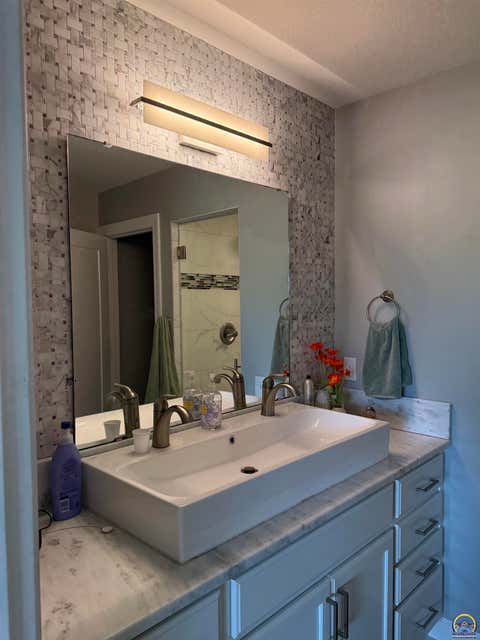 Tiny photo for 2615 Twin Lakes Dr, Emporia, KS 66801 (MLS # 246146)