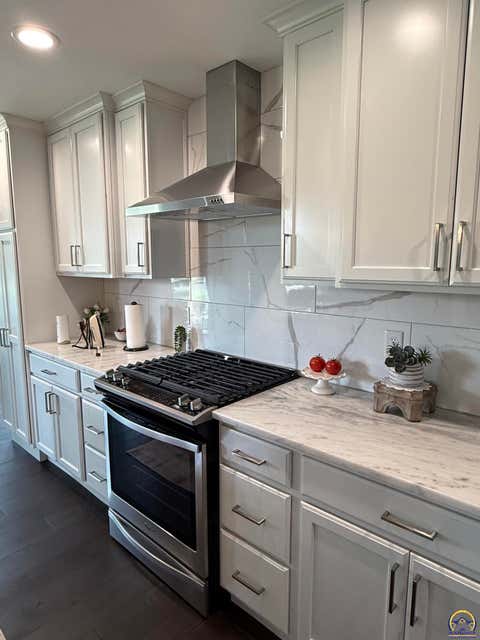 Tiny photo for 2615 Twin Lakes Dr, Emporia, KS 66801 (MLS # 246146)