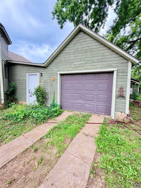 Tiny photo for 712 Hockaday St, Council Grove, KS 66846 (MLS # 244896)
