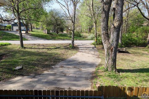 Tiny photo for 2101 Canterbury Rd, Emporia, KS 66801 (MLS # 243915)