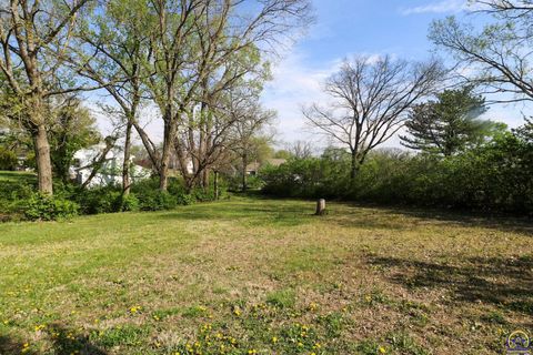 Tiny photo for 2101 Canterbury Rd, Emporia, KS 66801 (MLS # 243915)