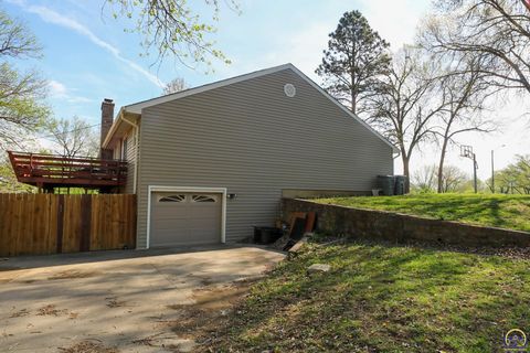 Tiny photo for 2101 Canterbury Rd, Emporia, KS 66801 (MLS # 243915)