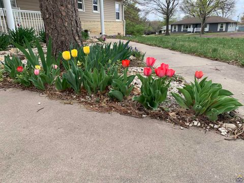Tiny photo for 2101 Canterbury Rd, Emporia, KS 66801 (MLS # 243915)