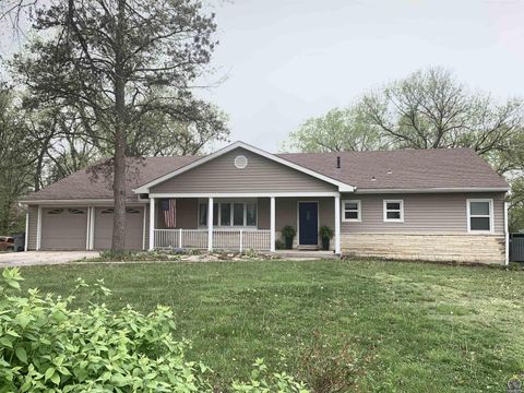 Photo of 2101 Canterbury Rd, Emporia, KS 66801 (MLS # 243915)