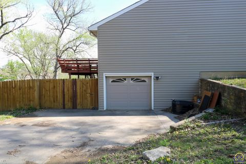 Tiny photo for 2101 Canterbury Rd, Emporia, KS 66801 (MLS # 243915)