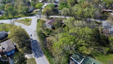 Tiny photo for 2101 Canterbury Rd, Emporia, KS 66801 (MLS # 243915)