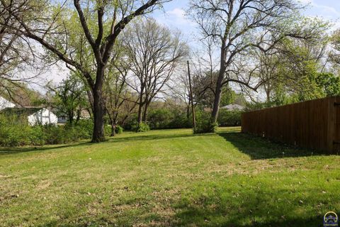 Tiny photo for 2101 Canterbury Rd, Emporia, KS 66801 (MLS # 243915)