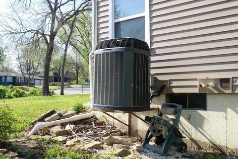 Tiny photo for 2101 Canterbury Rd, Emporia, KS 66801 (MLS # 243915)
