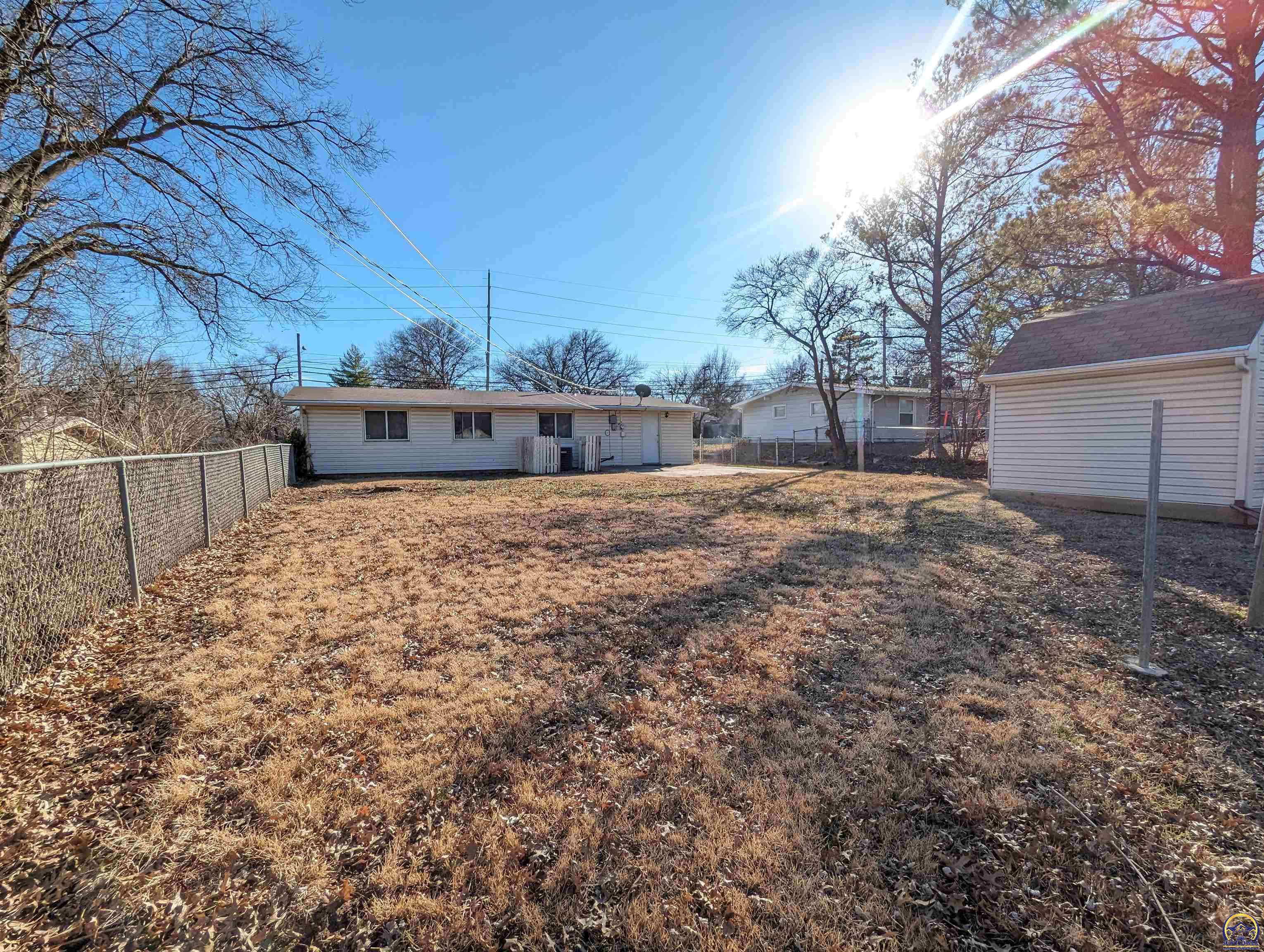 Topeka, Kansas 66614, United States, 3 Bedrooms Bedrooms, ,2 BathroomsBathrooms,Residential,Pending,64893